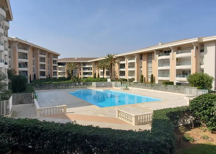 Cesaree Borghese, Port Frejus, Grand 2-3 Pieces, 4