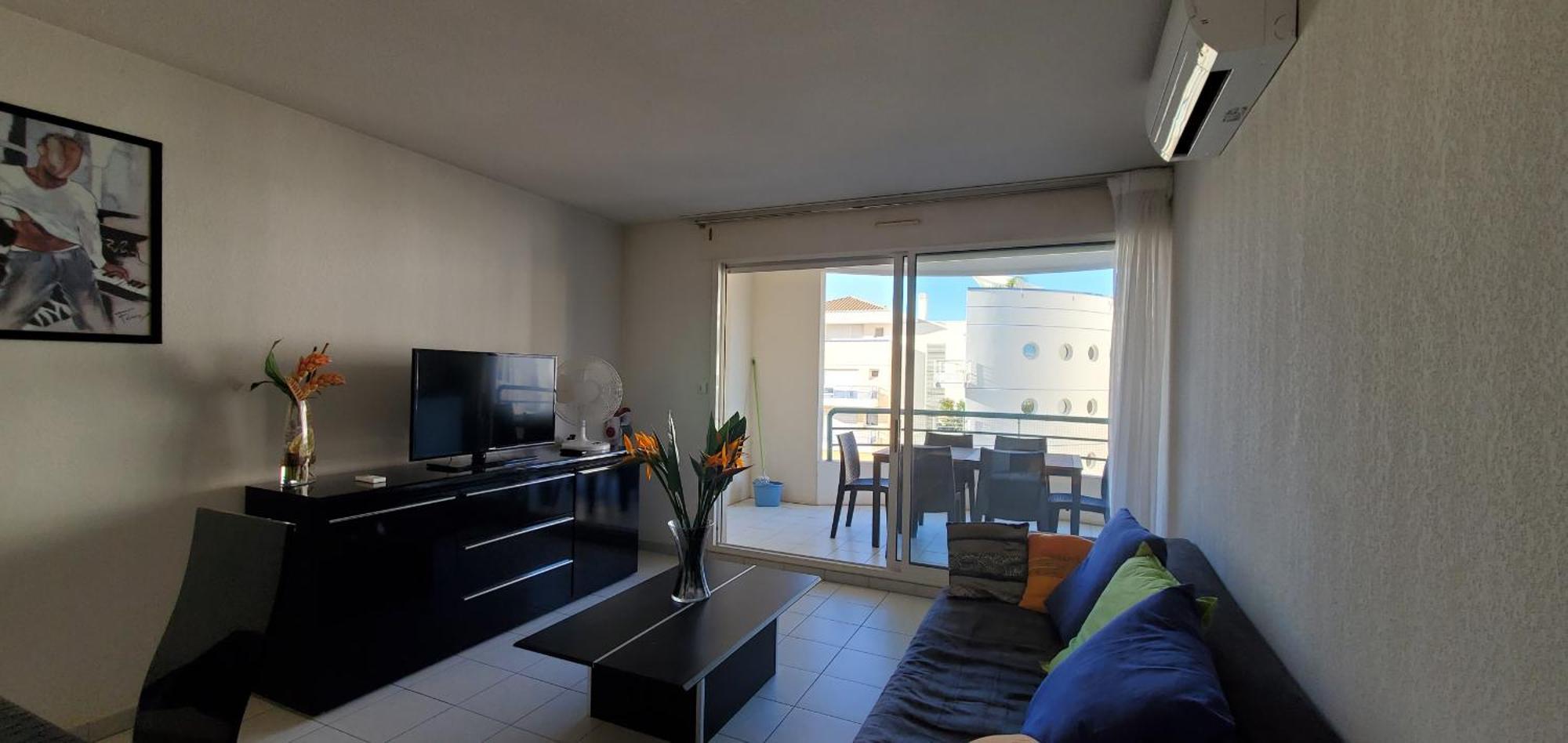 Cesaree Borghese, Port Frejus, Grand 2-3 Pieces, 4 * Fréjus