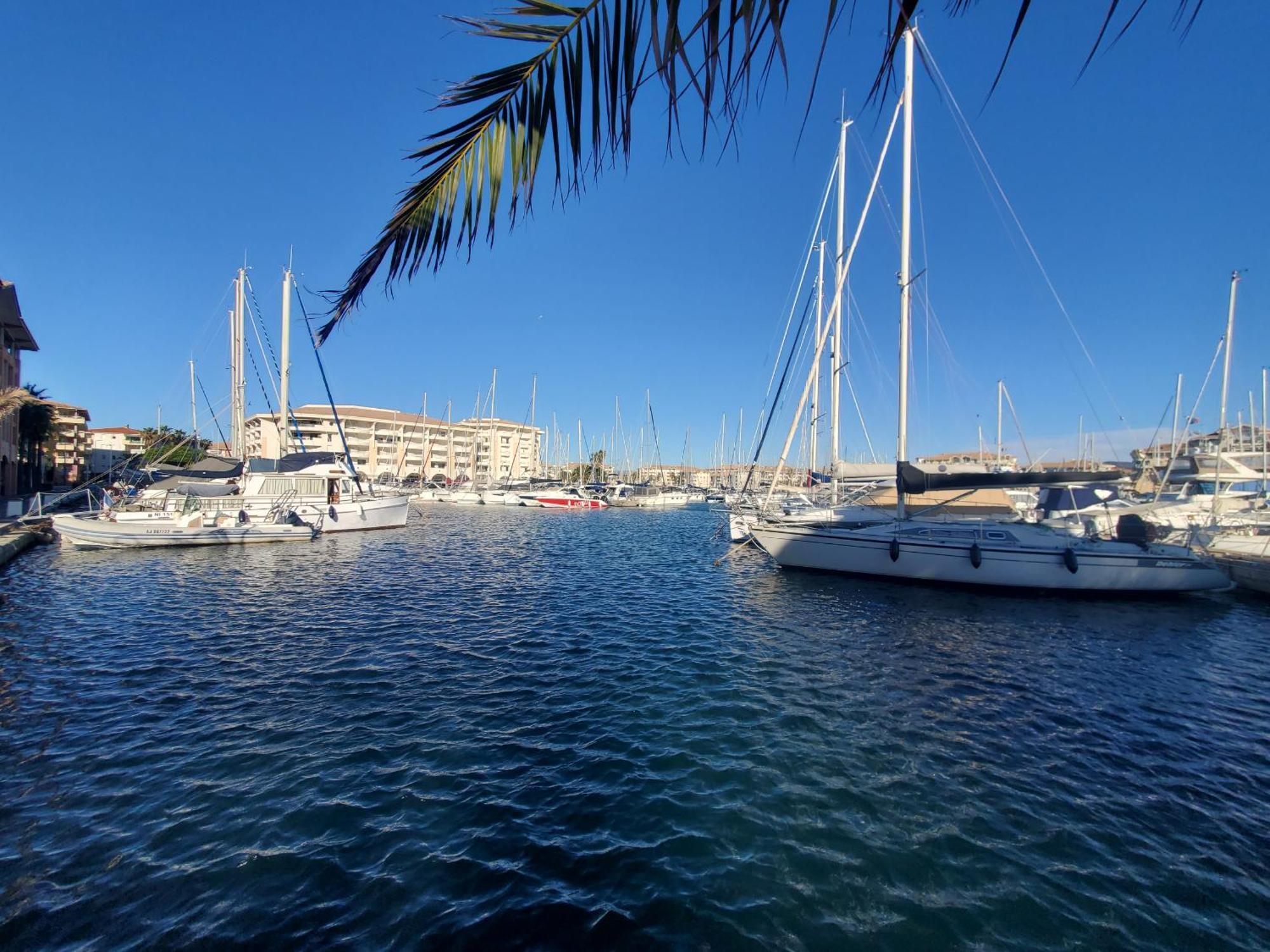 Cesaree Borghese, Port Frejus, Grand 2-3 Pieces, 4 * Fréjus
