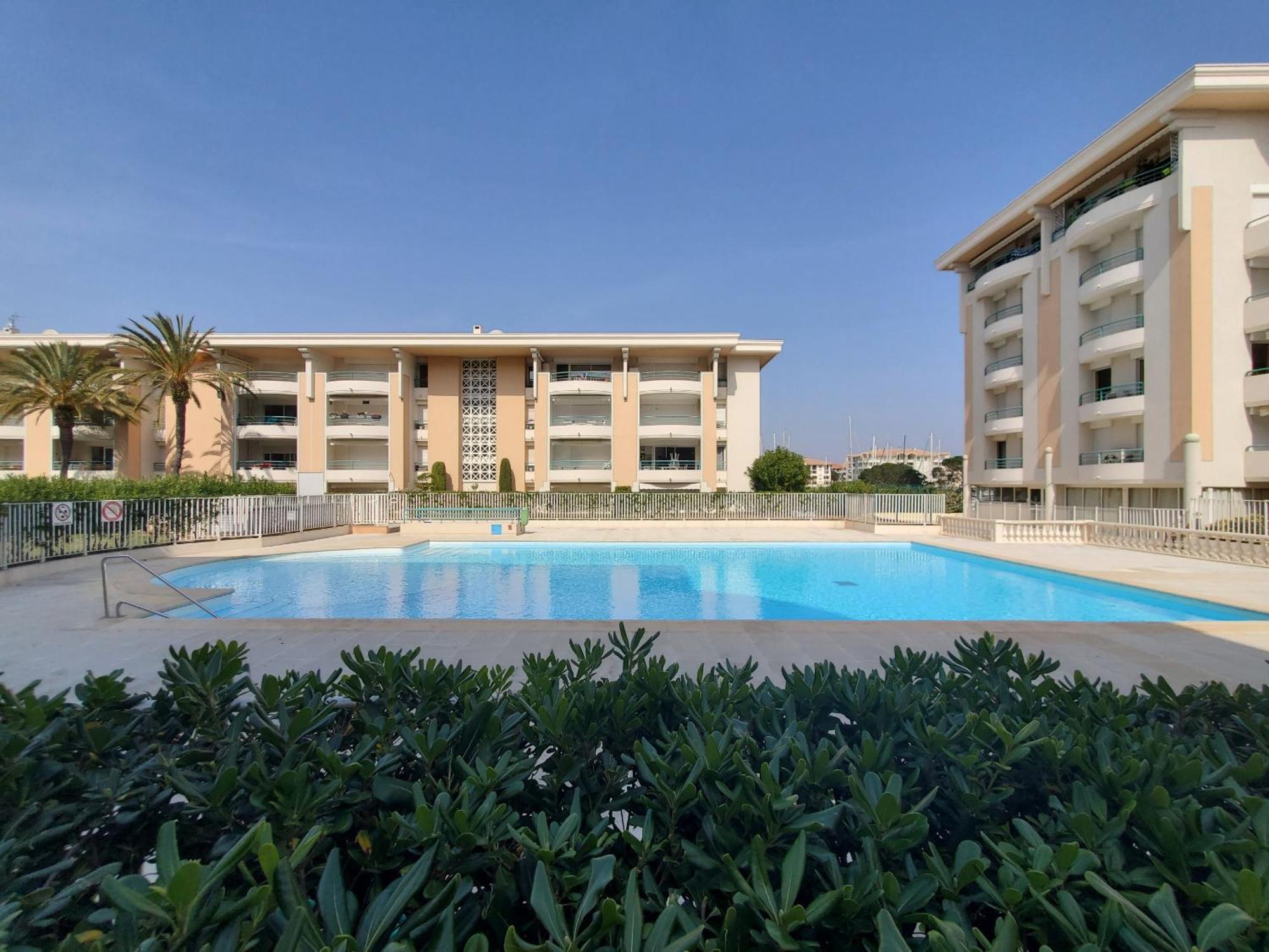 Cesaree Borghese, Port Frejus, Grand 2-3 Pieces, 4 Appartement *